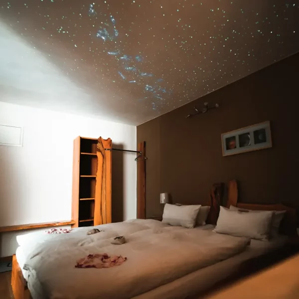 Das Sternenzimmer mit dem Sternenhimmel an der Zimmerdecke.